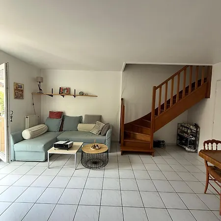 Homestay Private Bedroom, In A House Of 2 Roomates *